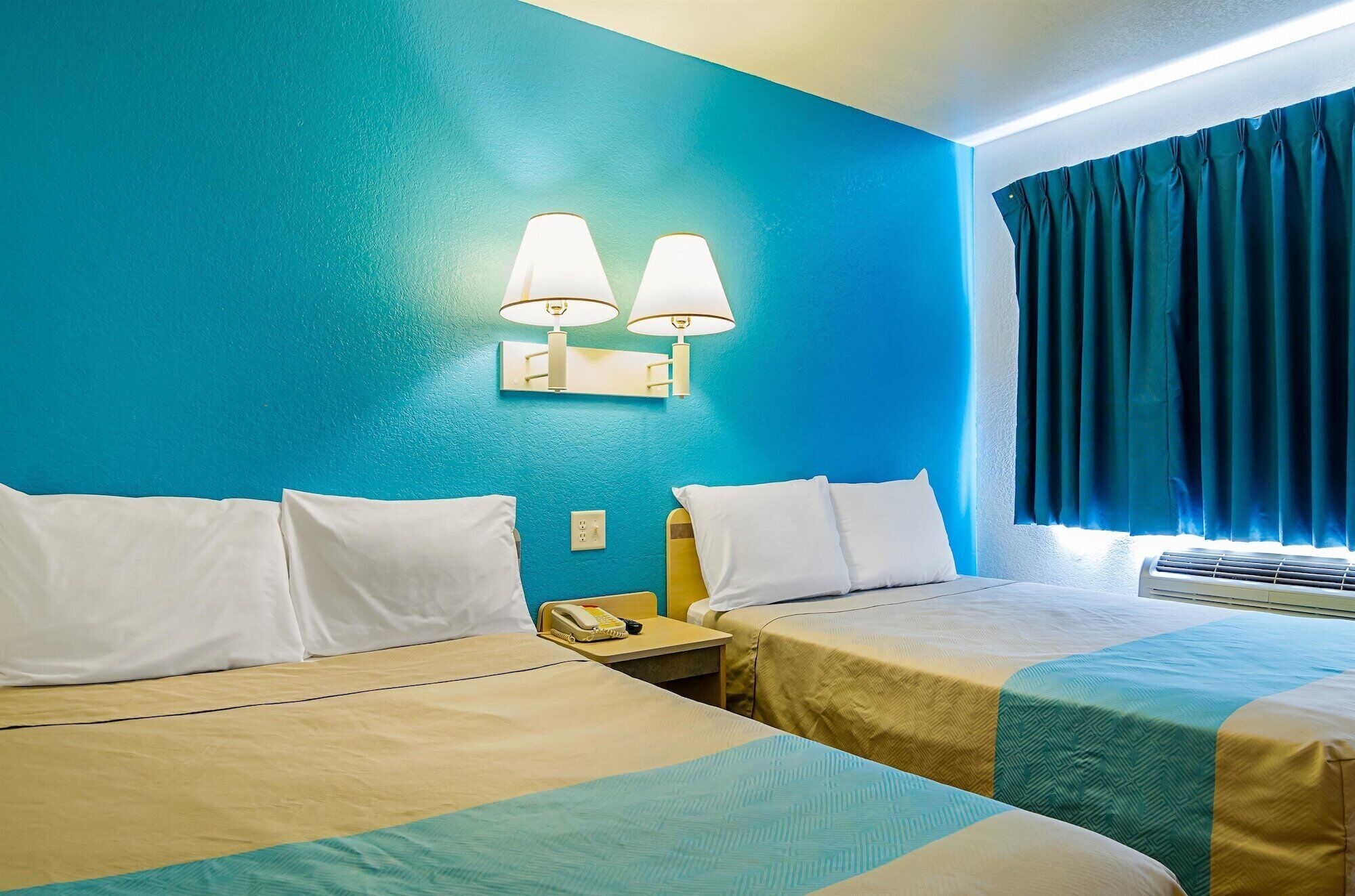 Wifi gratis, ropa de cama y despertador 