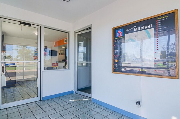 Interior entrance - Motel 6 Mitchell I-90, SD (Mitchell)
