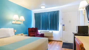 Wifi gratis, ropa de cama, despertador