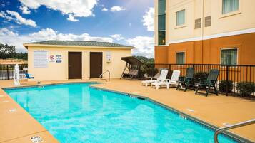 Seasonal outdoor pool, open 7:00 AM to 10:00 PM, sun loungers