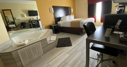Days Inn & Suites by Wyndham Augusta Near Fort Eisenhower