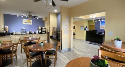 Days Inn & Suites by Wyndham Augusta Near Fort Eisenhower