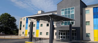 Days Inn & Suites by Wyndham Augusta Near Fort Eisenhower