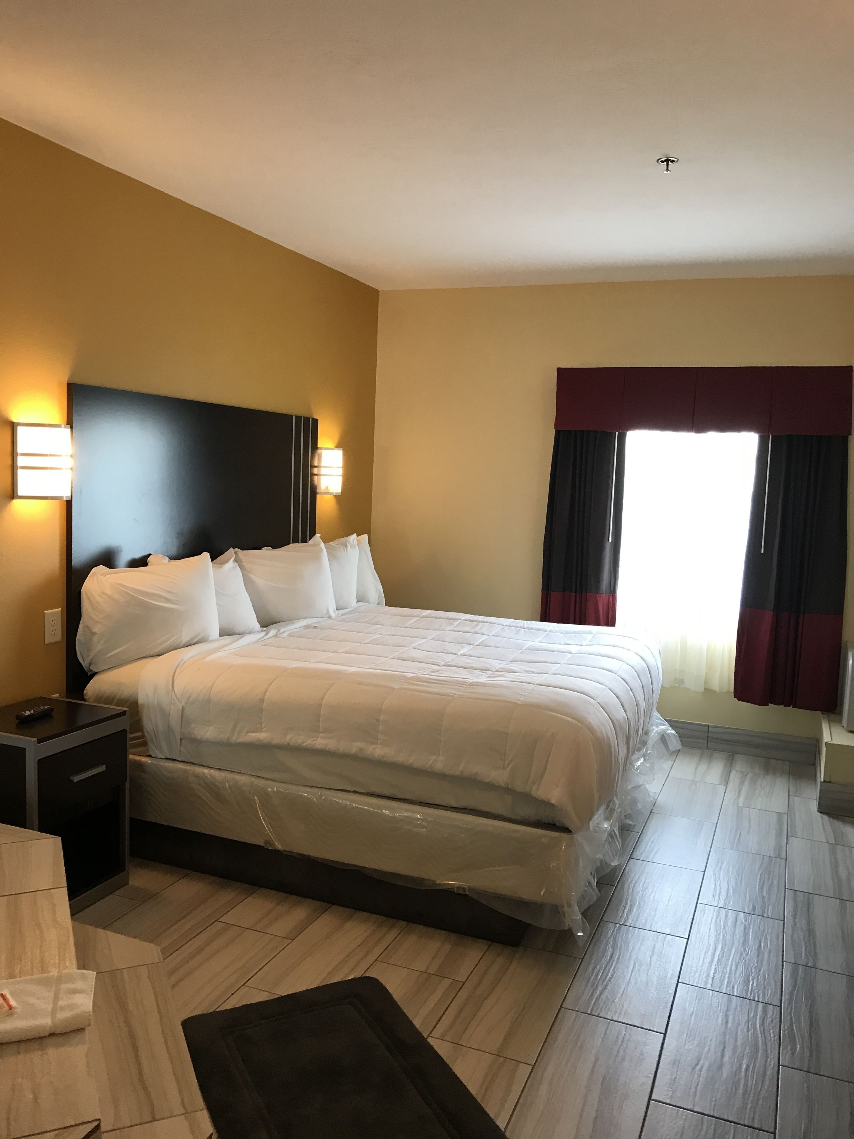 Studio Suite, 1 King Bed, Non Smoking | Frette Italian sheets, premium bedding, down comforters, pillowtop beds