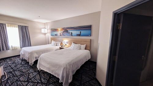 Days Inn & Suites by Wyndham Augusta Near Fort Eisenhower