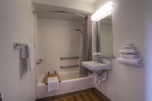 Towels - Motel 6 Orlando, FL - Winter Park (Orlando)