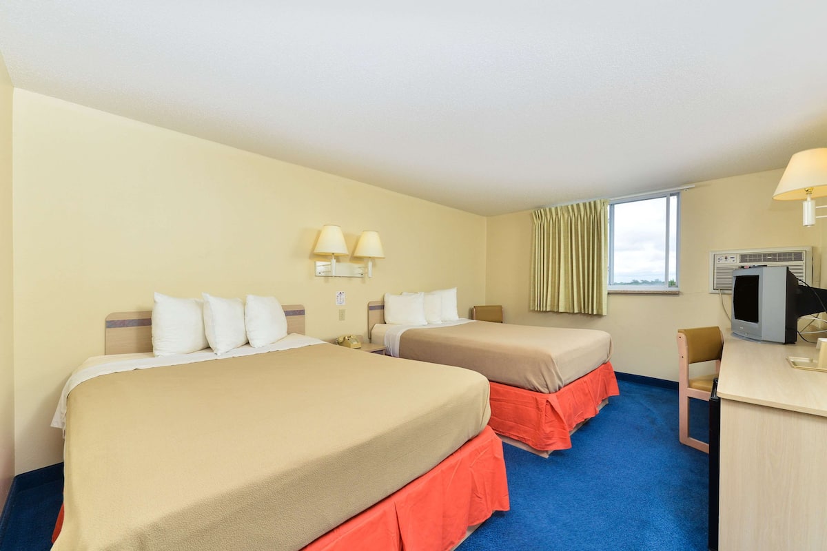 Desk, iron/ironing board (on request), rollaway beds (surcharge)