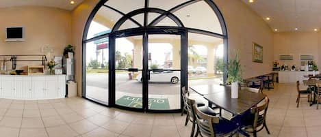 Ókeypis morgunverðarhlaðborð