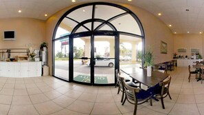 Petit déjeuner buffet compris