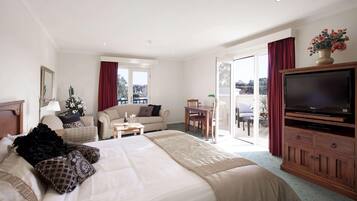 Minibar, desk, soundproofing, iron/ironing board