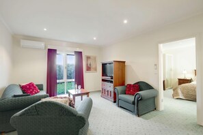 Televisión LCD de 81 cm con canales por cable y televisión 