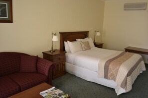 Minibar, desk, soundproofing, iron/ironing board - Crystal INN (Bendigo)