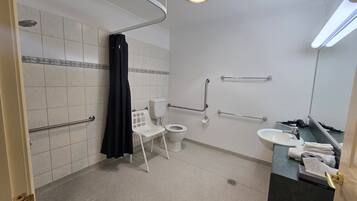 Quarto luxo | Banheiro | Chuveiro/banheira combinados, produtos de toalete grátis