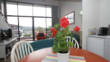 Executive Suite, 1 Queen Bed | Private kitchenette | Fridge, espresso maker, coffee/tea maker, electric kettle