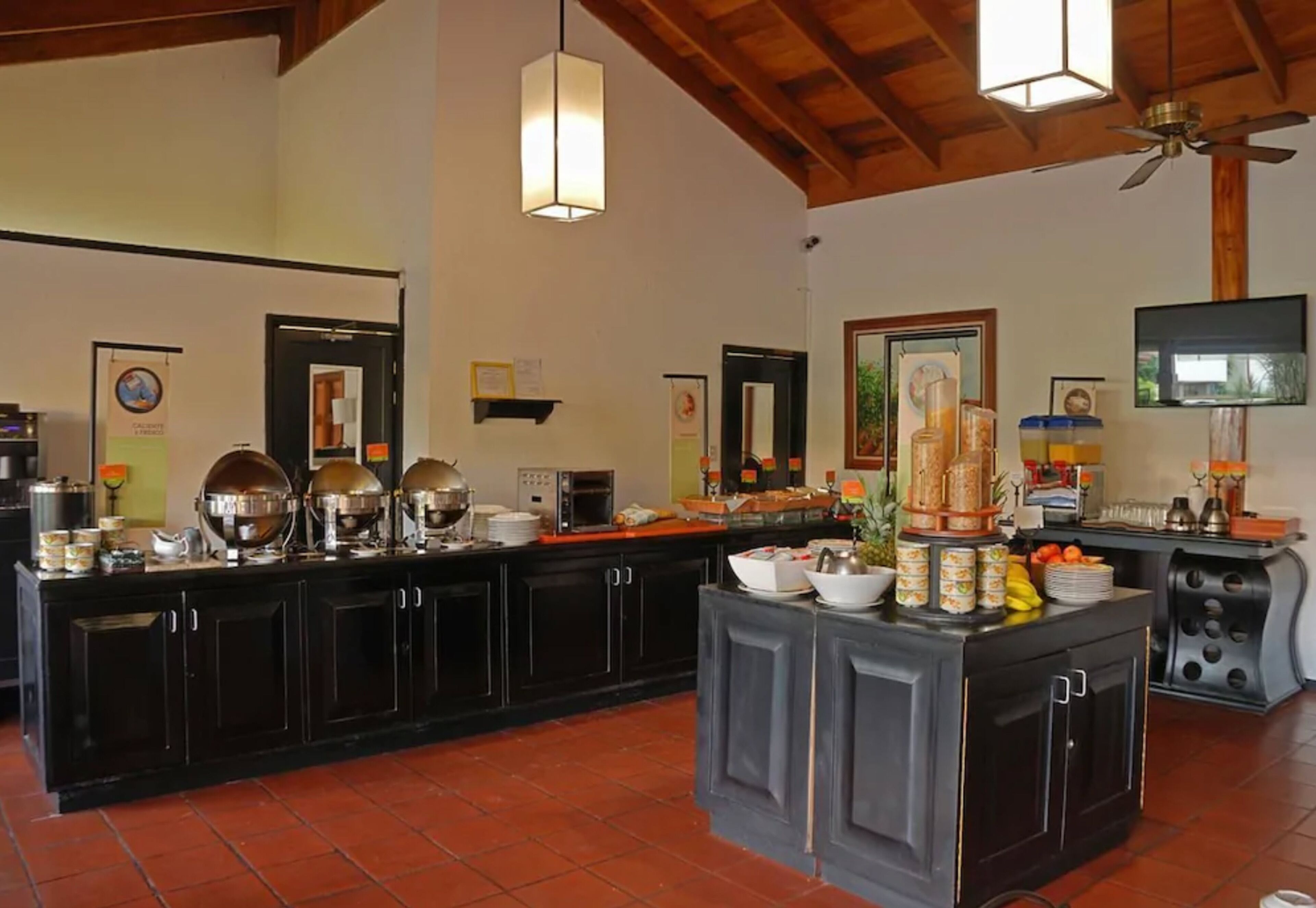 free daily full breakfast