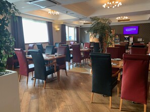 Daily continental breakfast (GBP 10.95 per person)