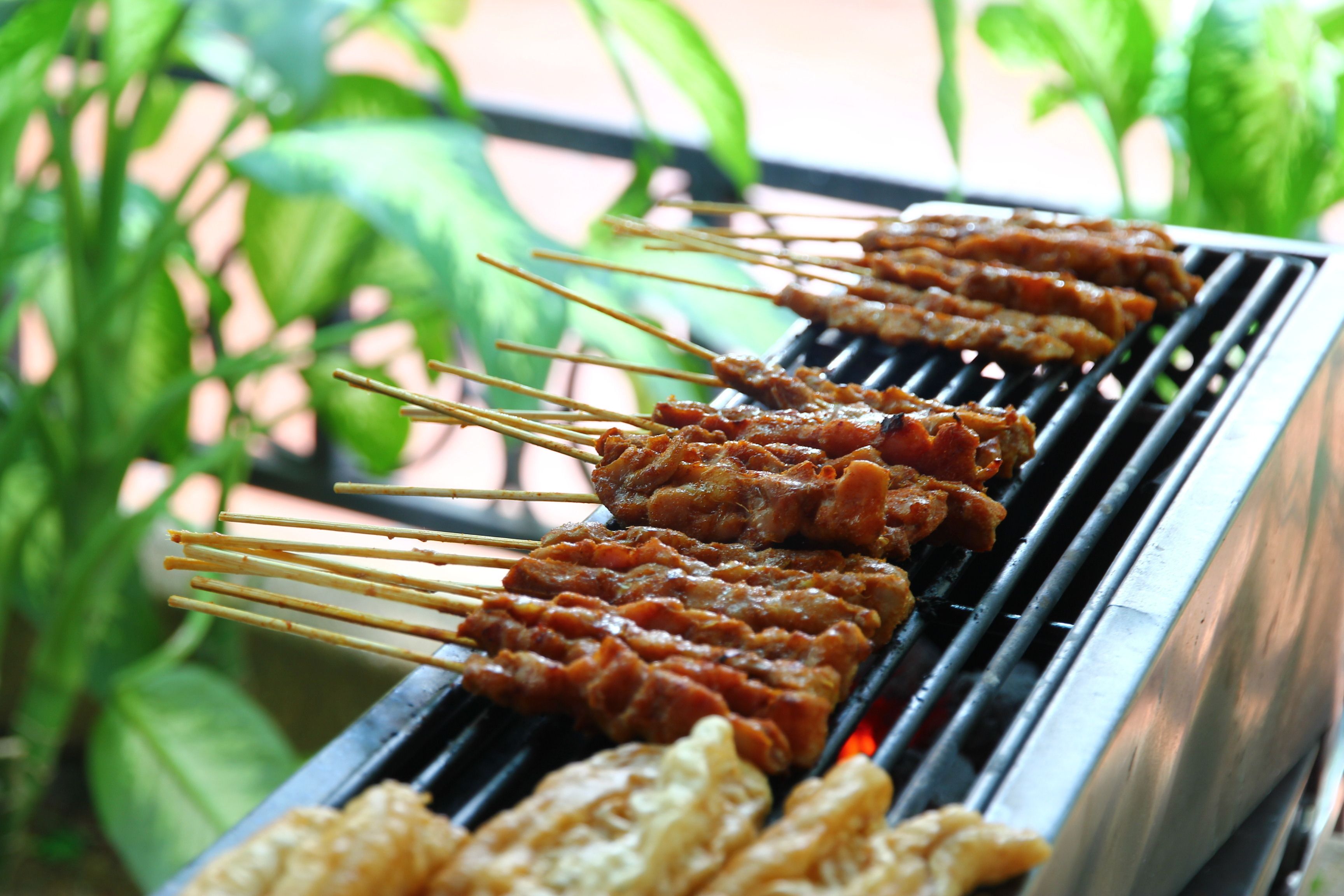 Brochetas de carne a la parrilla.