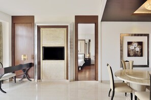 Suite, 1 cama de matrimonio grande | Ropa de cama de alta calidad y edredones de plumas