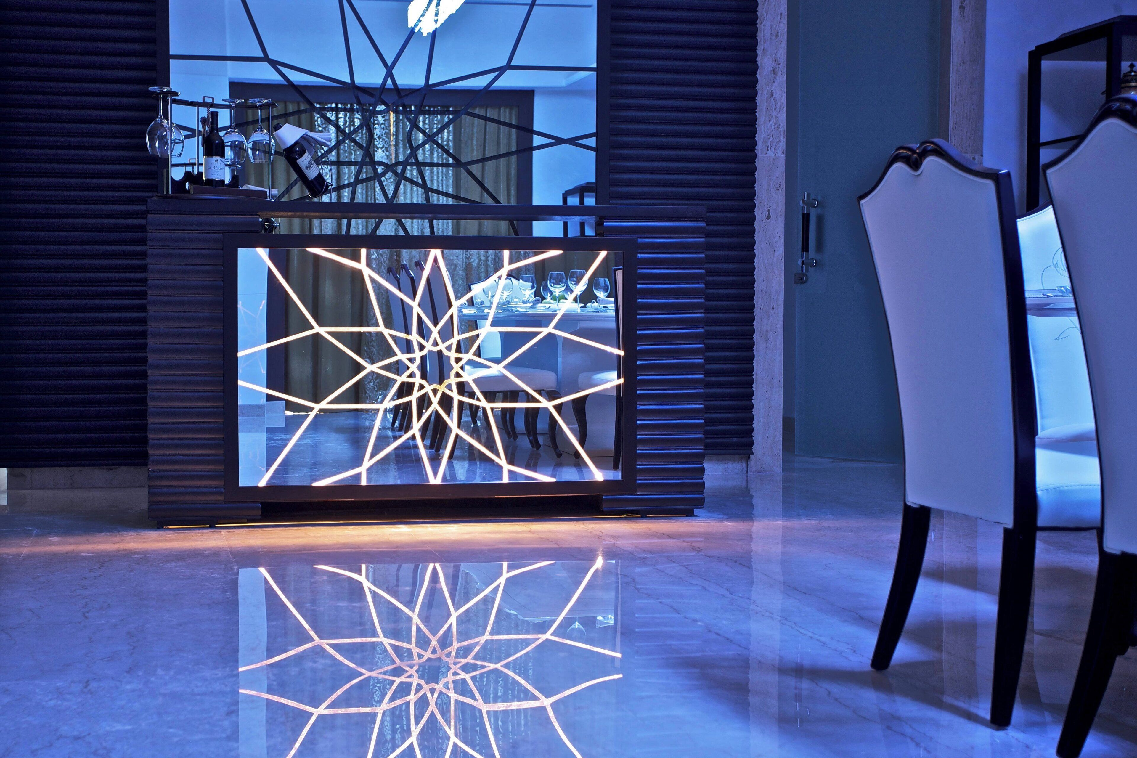 presidential suite, 2 bedrooms, non smoking | bar (on property) | cocktail bar, poolside views, open daily