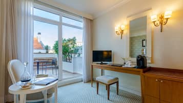 Superior tweepersoonskamer, balkon | Een minibar, een kluis op de kamer, een bureau, geluiddichte muren