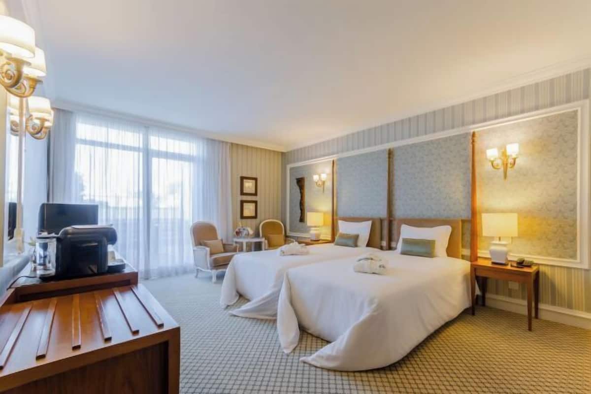 Minibar, in-room safe, desk, soundproofing