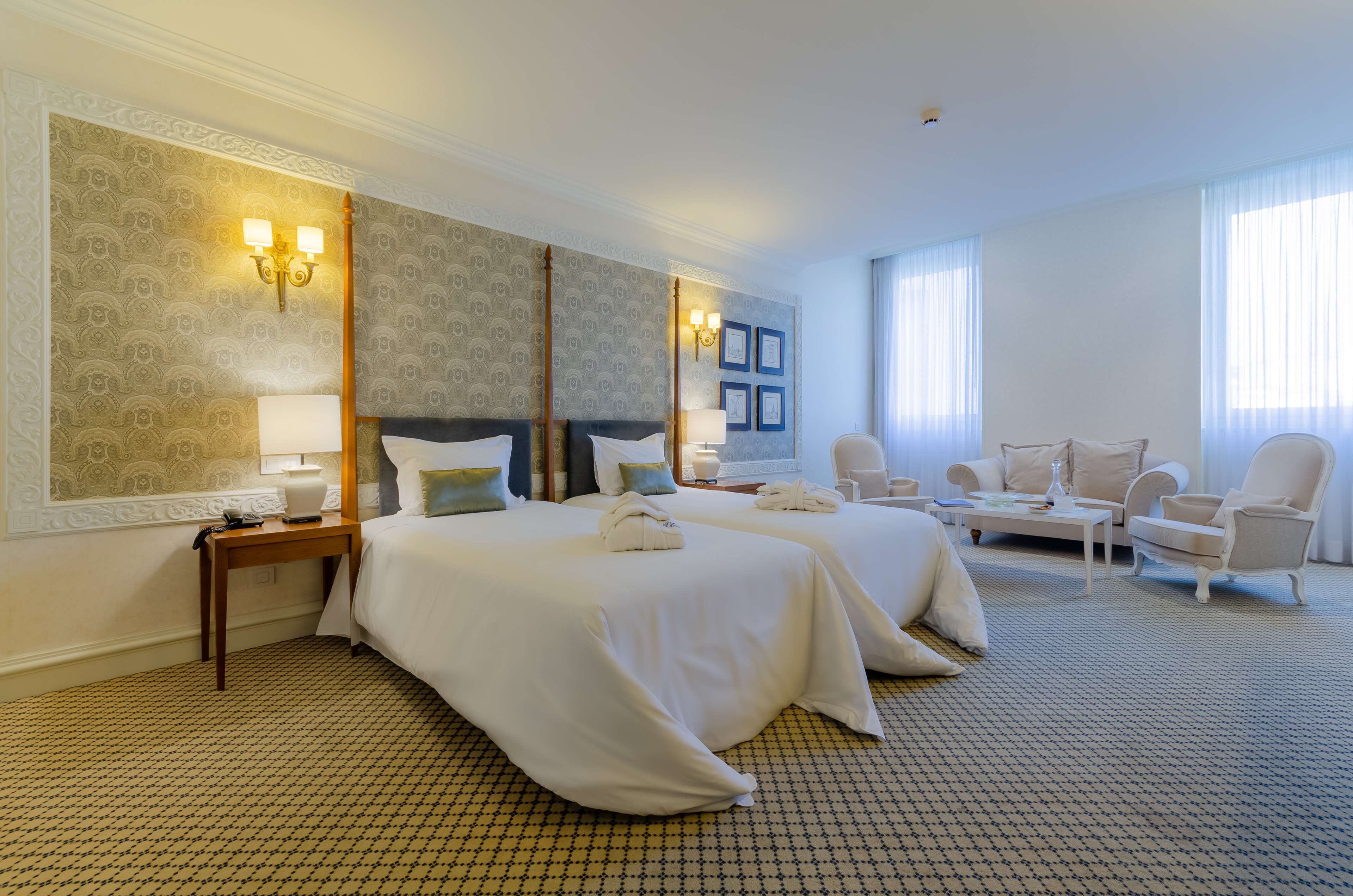 junior suite | minibar, in-room safe, desk, soundproofing