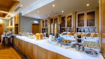 Dagelijks ontbijtbuffet (EUR 15 per persoon)