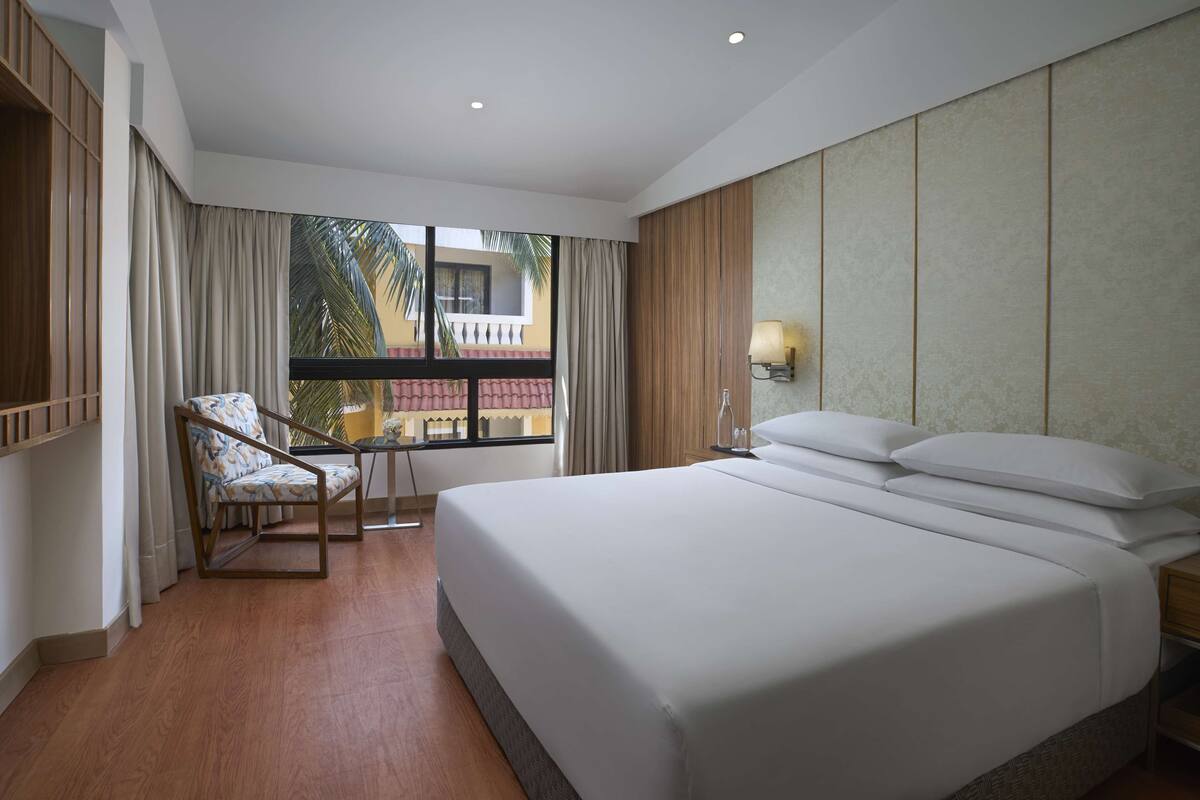 Standard Room | Premium bedding, minibar, in-room safe, blackout drapes
