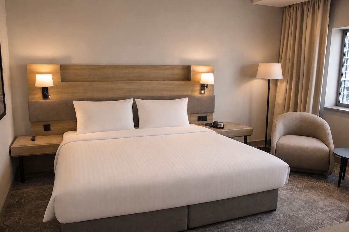 Hypo-allergenic bedding available, in-room safe, desk, blackout drapes