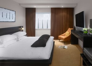 Standard Room | Hypo-allergenic bedding, in-room safe, desk, blackout drapes - Radisson Blu Hotel Liverpool (Liverpool)