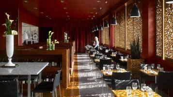 Päivittäinen buffetaamiainen (17.95 GBP per henkilö)