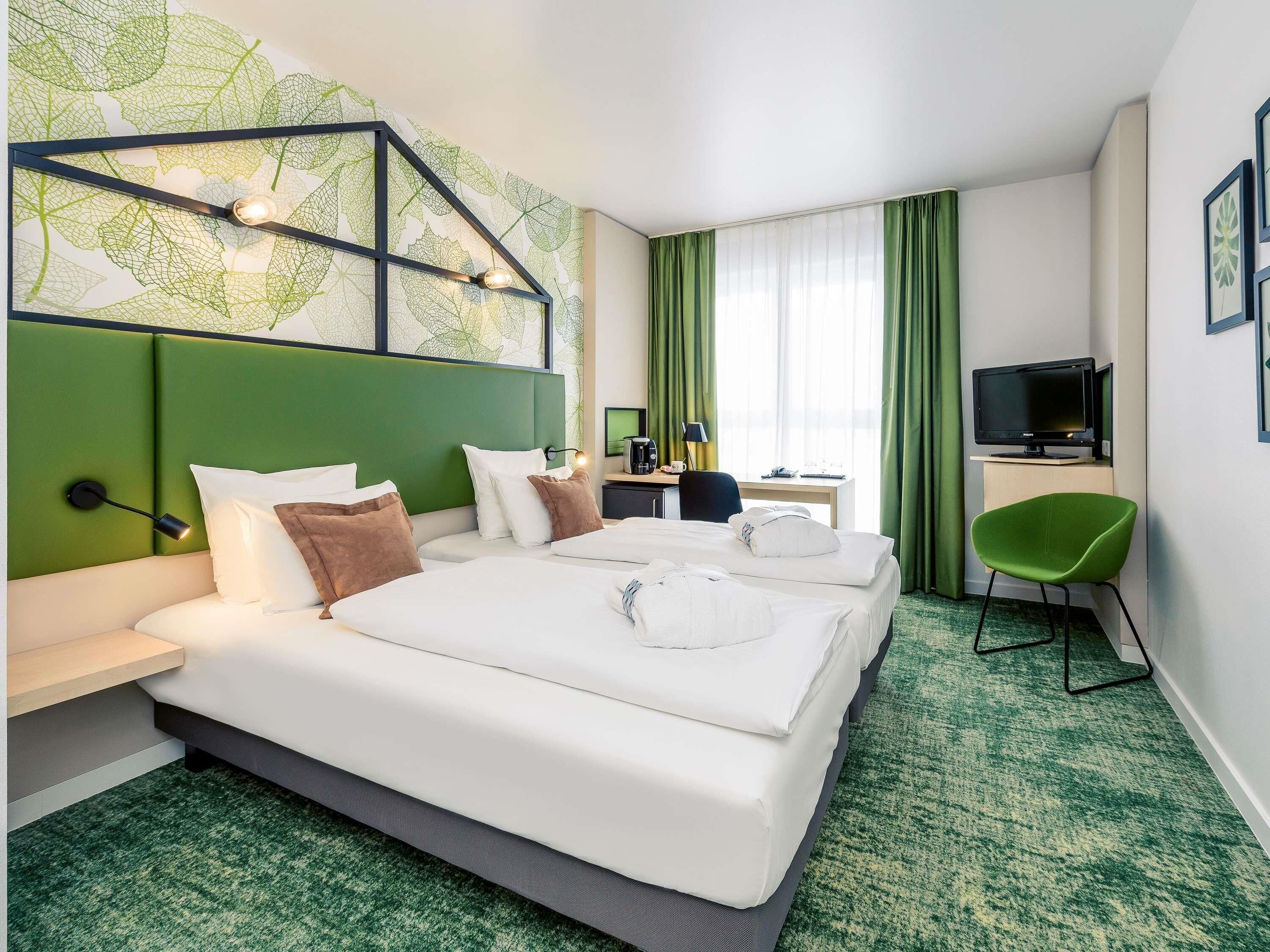 Hypo-allergenic bedding, in-room safe, blackout curtains, soundproofing