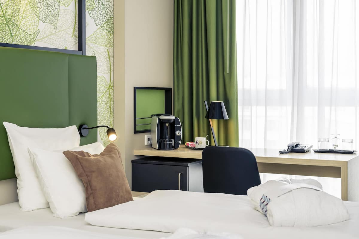 Hypo-allergenic bedding, in-room safe, desk, laptop workspace