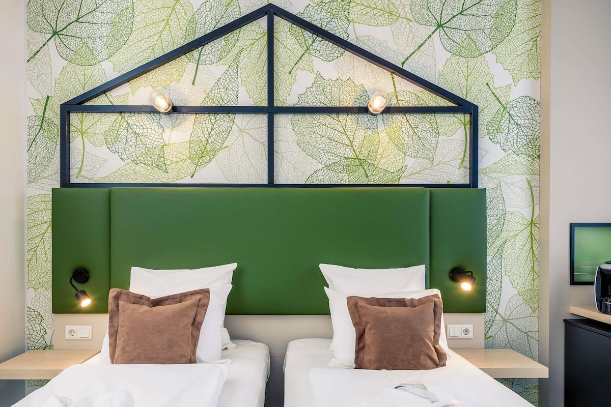 Hypo-allergenic bedding, in-room safe, blackout drapes, soundproofing