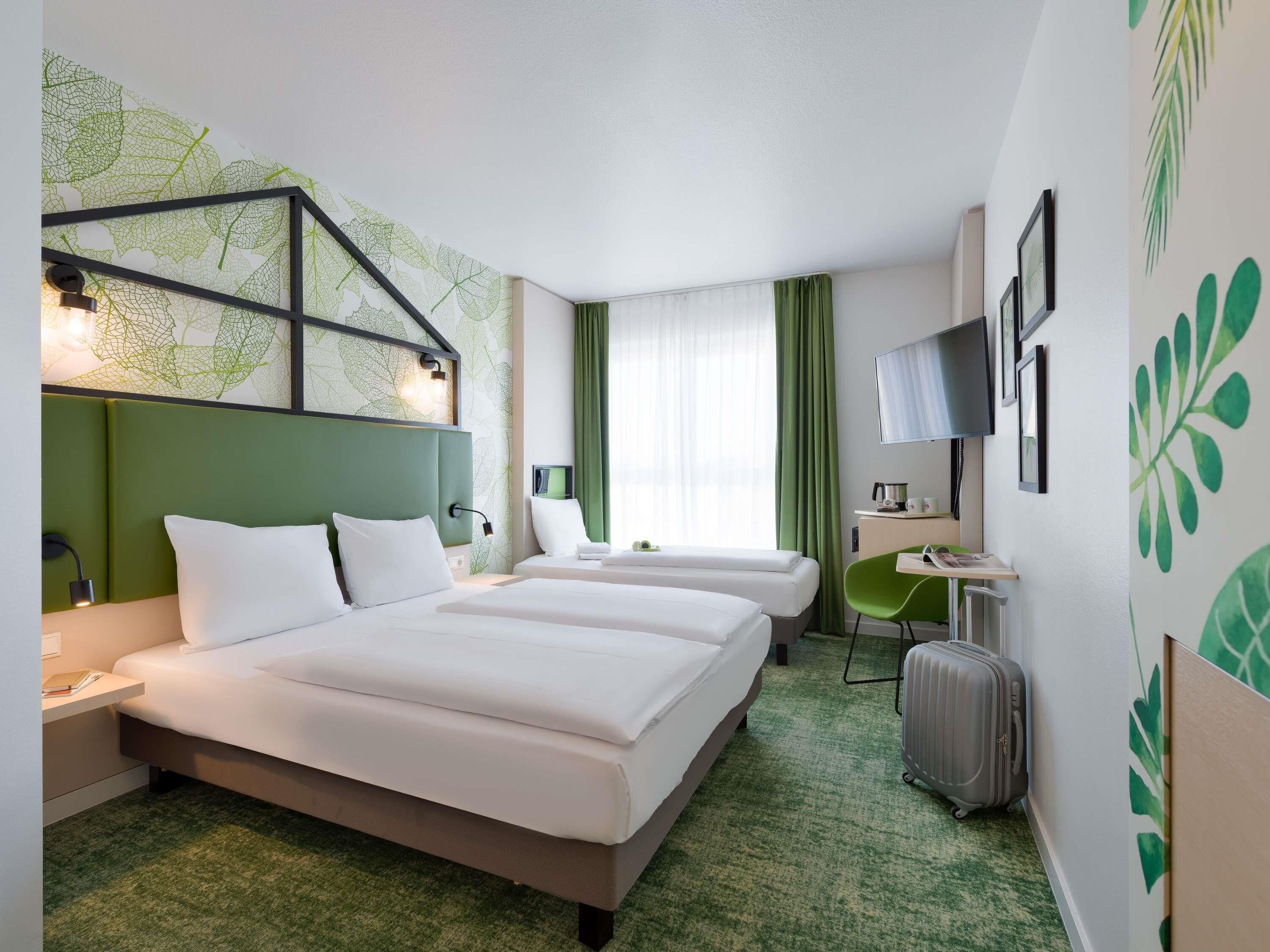Family Room, 1 Queen-Bed and 1 Single-Bed | Hypo-allergenic bedding, in-room safe, blackout drapes, soundproofing