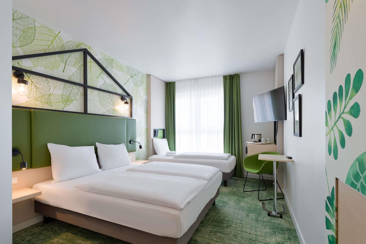 Room, Multiple Beds | Hypo-allergenic bedding, in-room safe, desk, laptop workspace