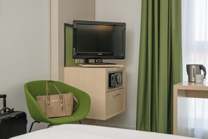 Hypo-allergenic bedding, in-room safe, desk, laptop workspace