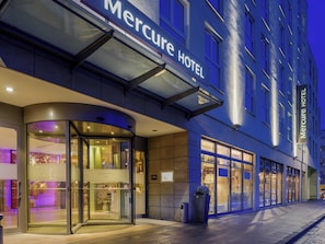 Hypo-allergenic bedding, in-room safe, blackout drapes, soundproofing