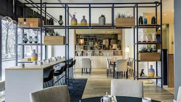 Breakfast, lunch and dinner served