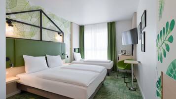 Family Room, 1 Queen-Bed and 1 Single-Bed | Hypo-allergenic bedding, in-room safe, blackout drapes, soundproofing