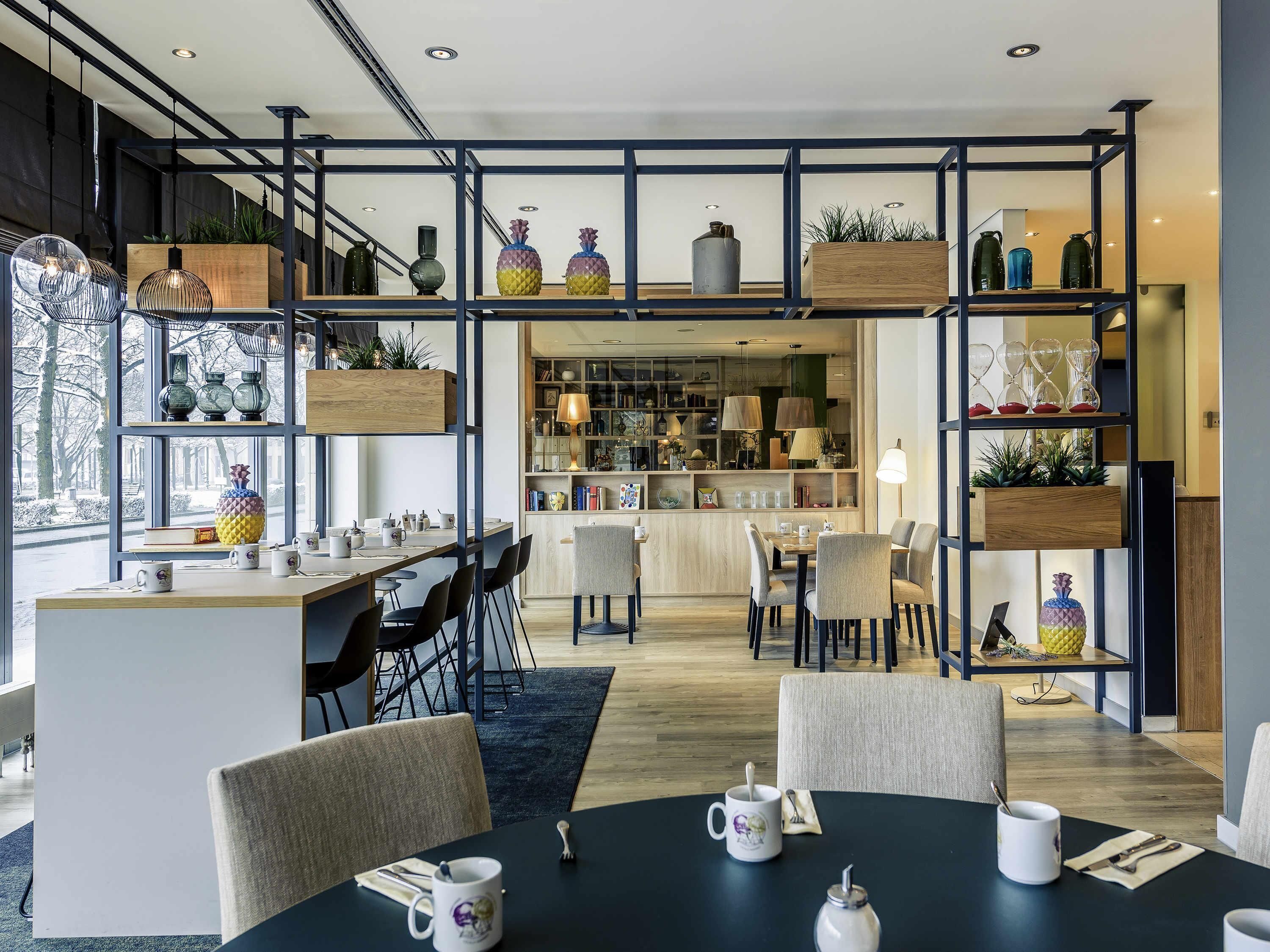 Breakfast, lunch and dinner served