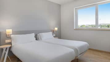 Coffres-forts dans les chambres, bureau, fer et planche Ă repasser