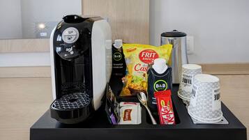 Kopi dan/atau alat penyeduh kopi