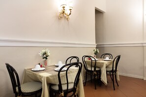 Daily local cuisine breakfast for a fee - Hotel Andrea (Florence)