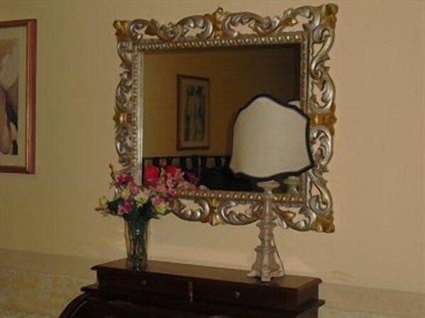 صورة غير مصنفة، 1 من 105، زرّ