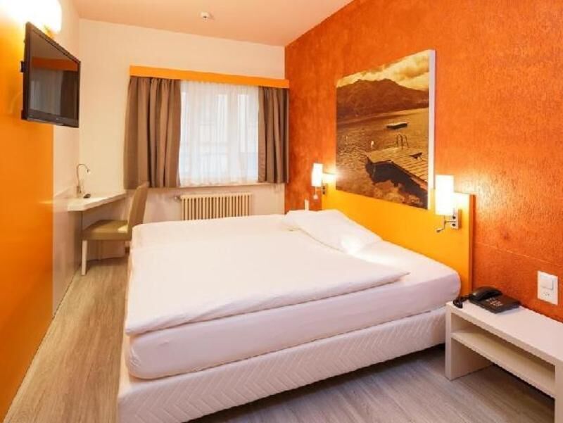 In-room safe, blackout drapes, free WiFi, bed sheets