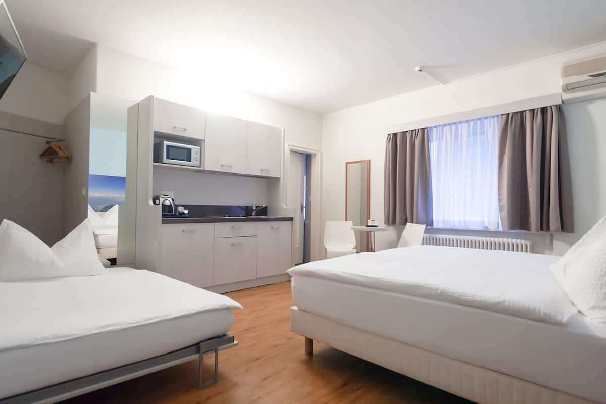 Studio, Kitchenette | In-room safe, free WiFi, bed sheets