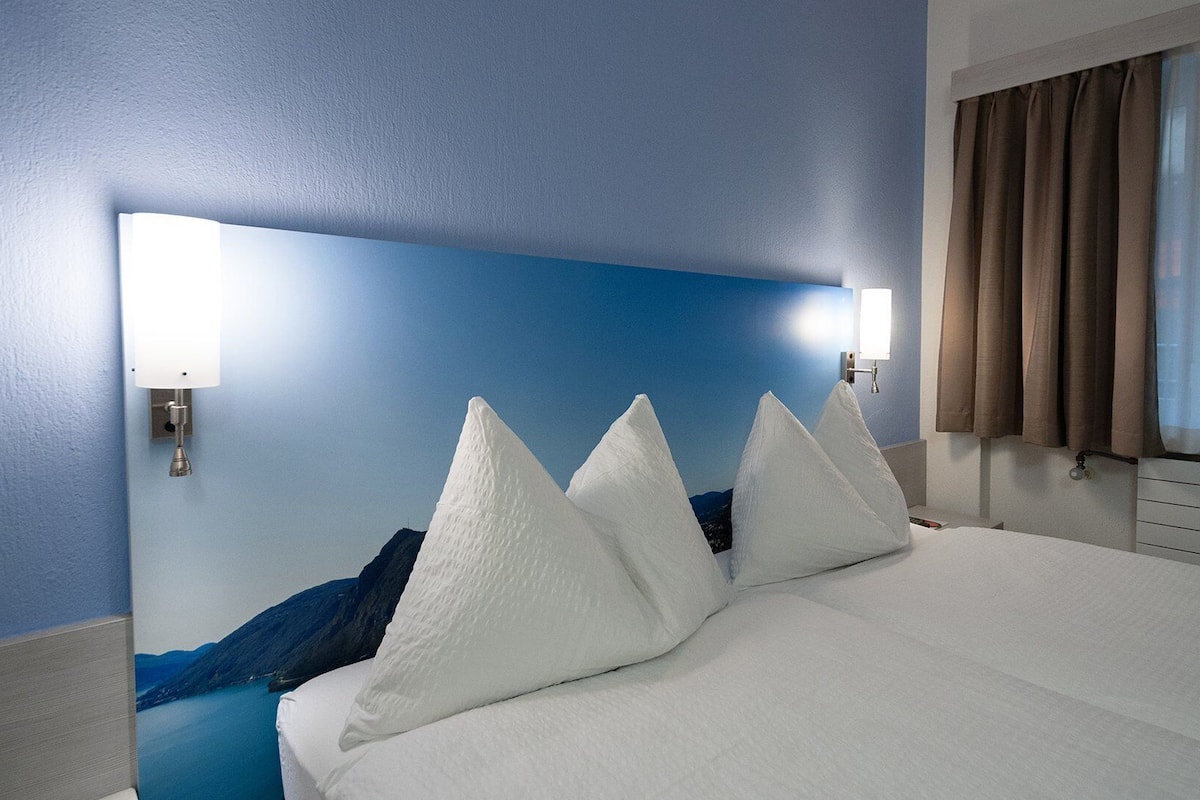 In-room safe, free WiFi, bed sheets