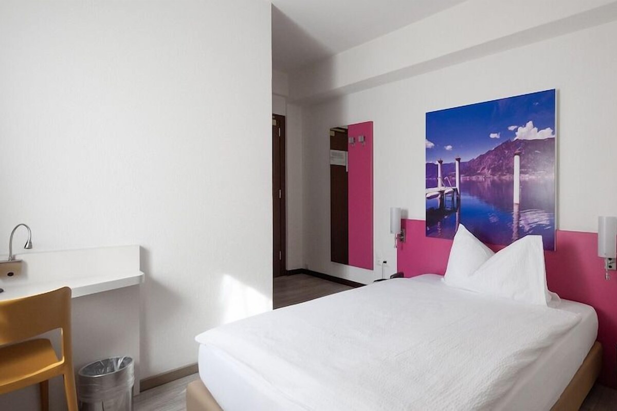 Caja fuerte, cortinas opacas, wifi gratis y ropa de cama