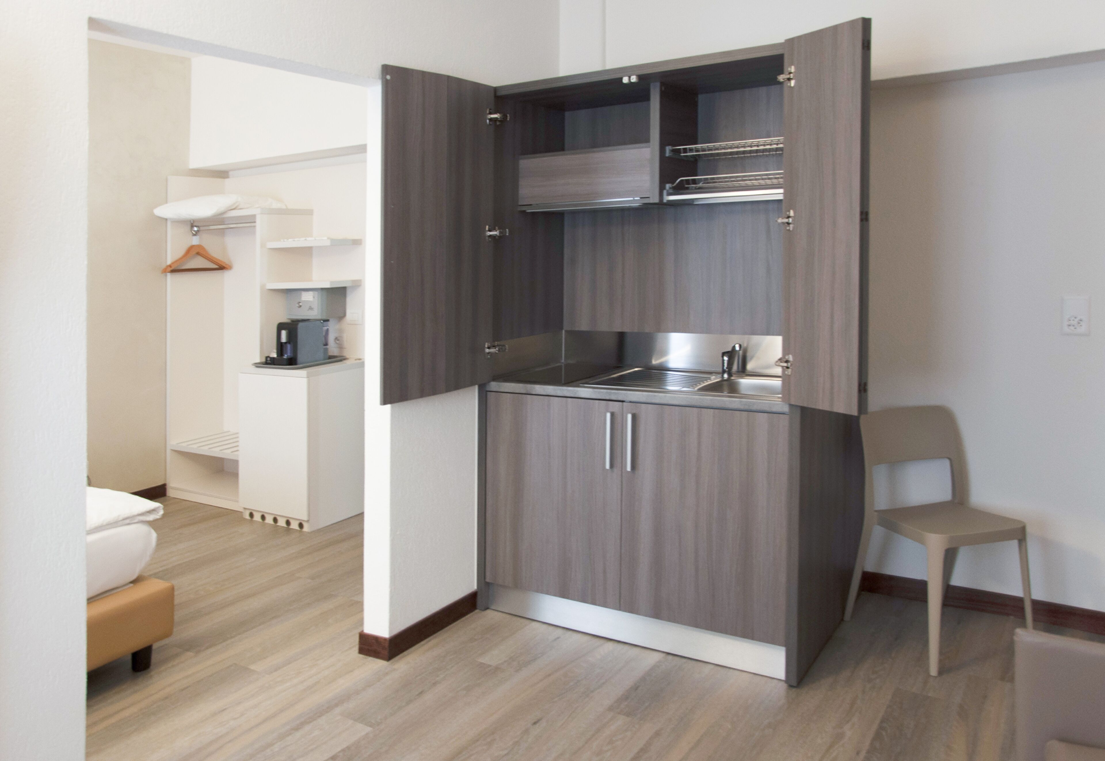 Studio, 2 Bedrooms | Private kitchenette